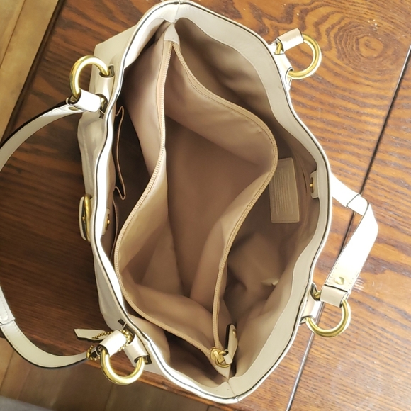 Coach purse, white leather, champagne lining - Picture 6 of 10